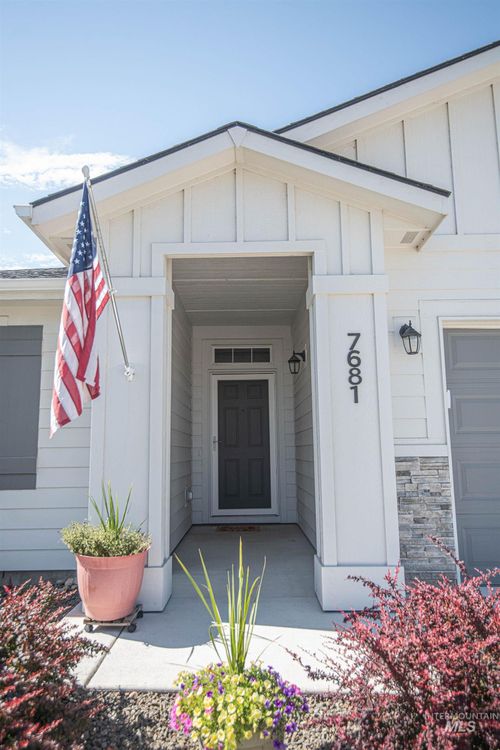 7681 E E Drouillard St, Nampa, ID, 83687-5562 | Card Image