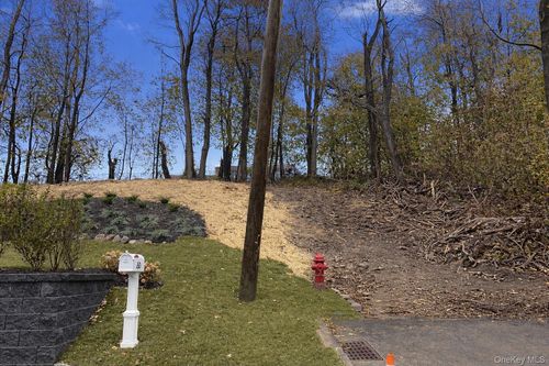 66 Liberty St, White Plains, NY, 10606-1616 | Card Image