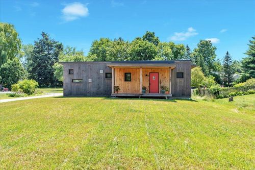 868 Falls Rd, Shelburne, VT, 05482-7019 | Card Image