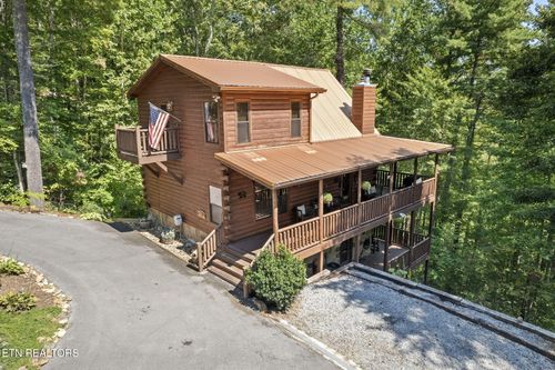2439 Woodside Ln, Sevierville, TN, 37862-7948 | Card Image