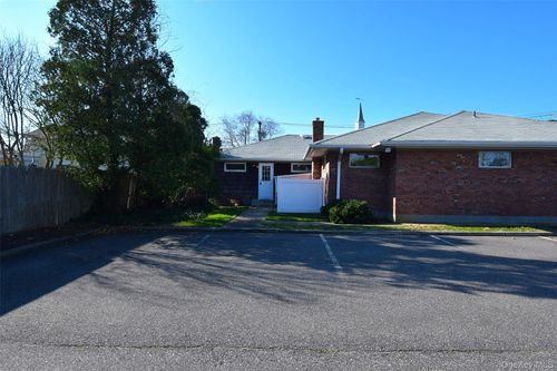 193A Blue Point Ave, Blue Point, NY, 11715-1222 | Card Image