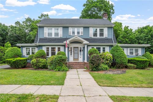 60 White Pkwy, North Smithfield, RI, 02896-7219 | Card Image