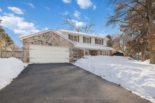 2 Cherry Post Cres, Etobicoke, ON, M9C2K1 | Card Image