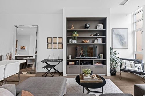 230 W 1st Ave, Vancouver, BC, V5Y3T2 | Card Image