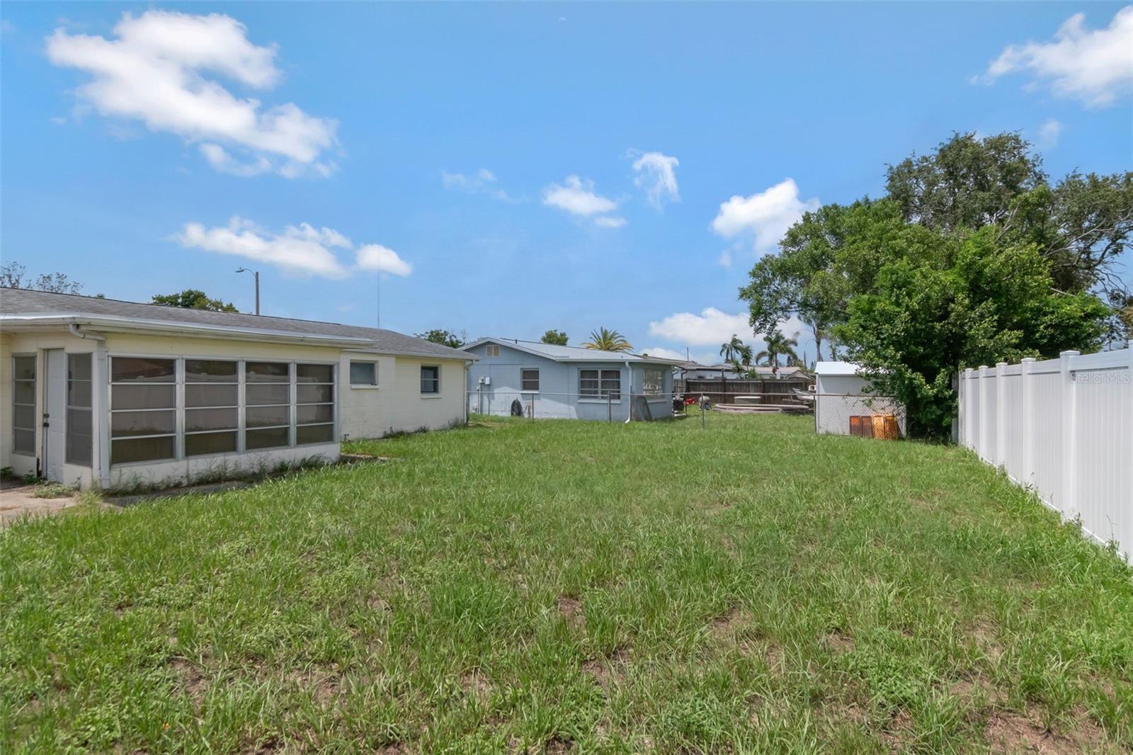 Residential in HOLIDAY 5