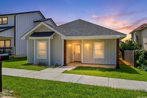 133 Lark Hill Rd, Floresville, TX, 78114-6613 | Card Image