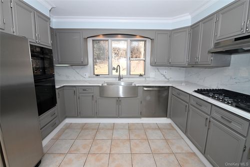 94 Baldwin Ln, Mahopac, NY, 10541-3642 | Card Image