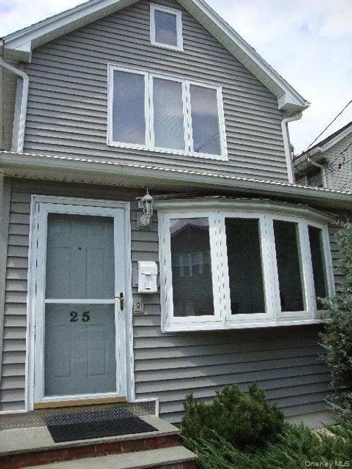 25 Elm St, Greenvale, NY, 11548-1106 | Card Image