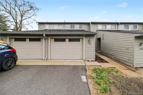 798 Peninsula Ct, Ann Arbor, MI, 48105-2508 | Card Image