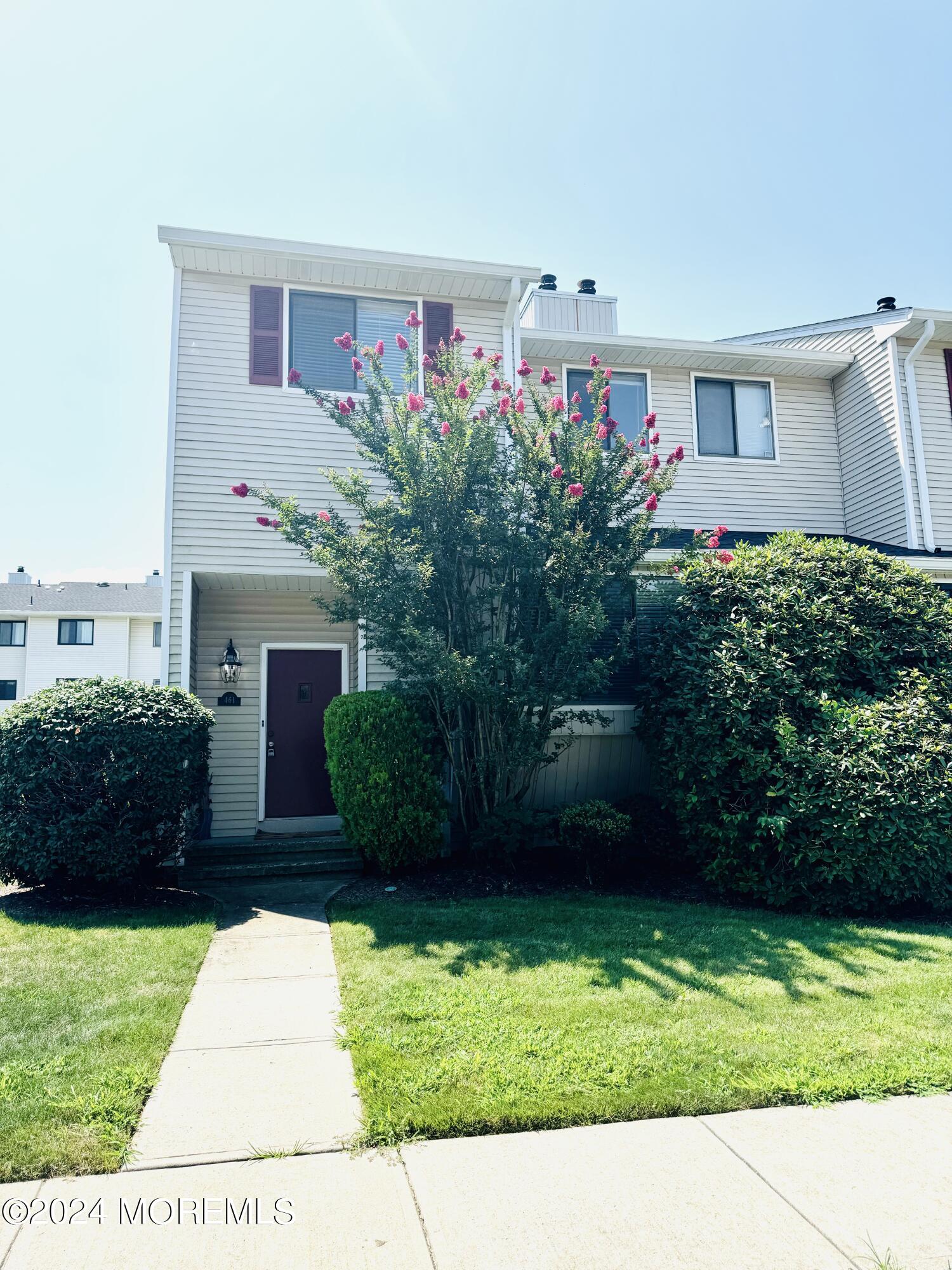 Clubhouse Dr, Middletown, NJ 07748