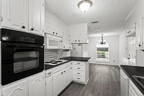 529 Georgetown Dr, Everman, TX, 76140-4707 | Card Image