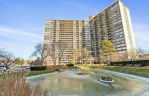 15r-2 Bay Club Dr, Bayside, NY, 11360-2929 | Card Image