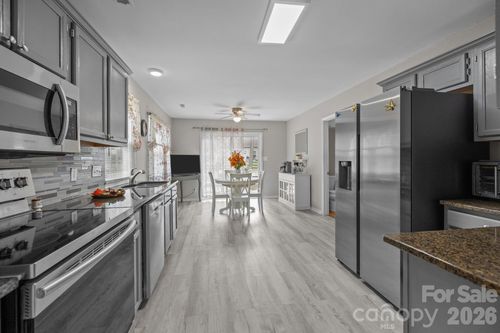 7601 Swedish Ivy Ln, Charlotte, NC, 28227-8735 | Card Image