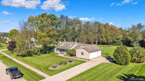 5385 Dillon Dr, White Lake, MI, 48383-4103 | Card Image