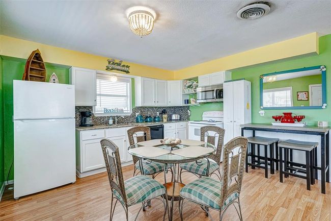 203 Carlton Ave, House other with 2 bedrooms, 2 bathrooms and null parking in Surfside Beach TX | Image 8