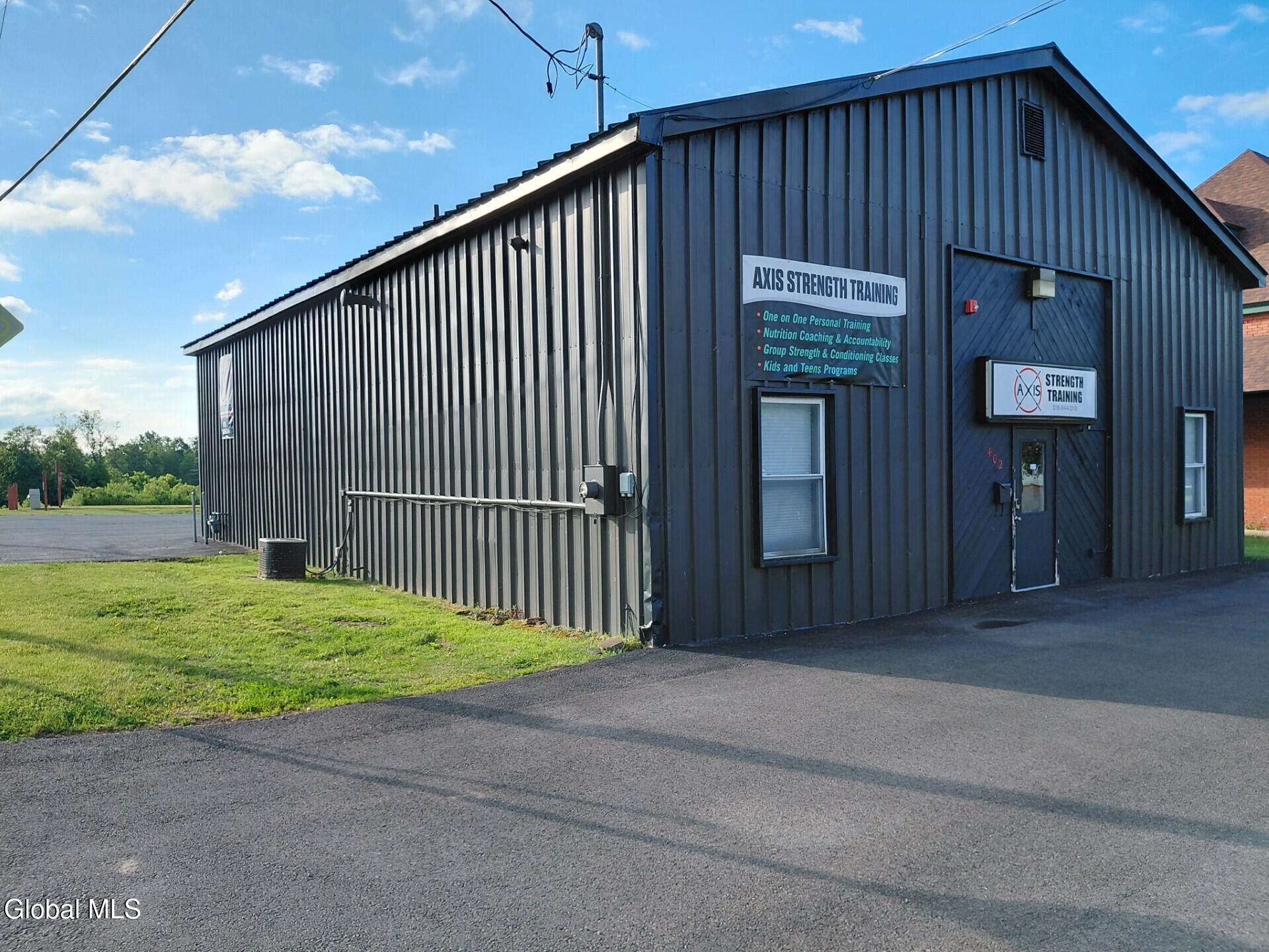 402 N Perry St, Johnstown, NY 12095
