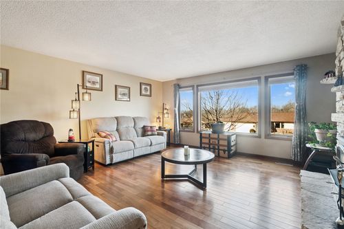 1568 Matterhorn Dr Ne, Cedar Rapids, IA, 52402-3305 | Card Image