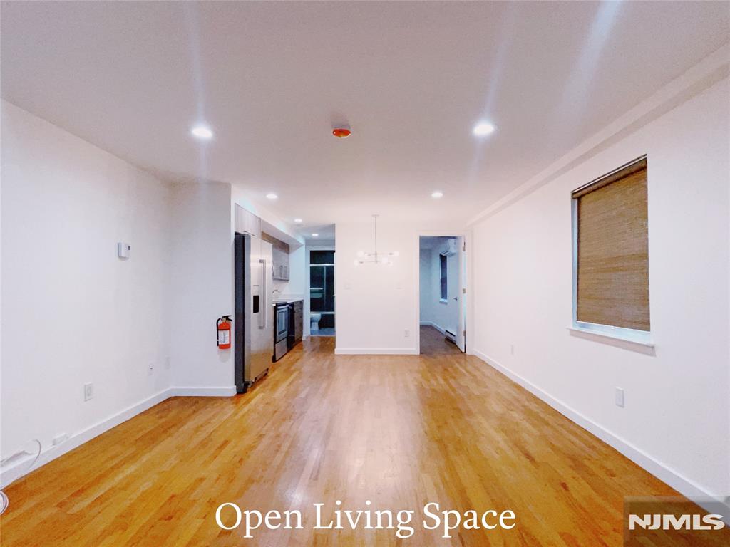 Residential Lease in Edgewater