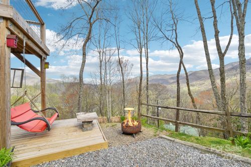 1426 Setzer Cove Rd, Maggie Valley, NC, 28751-7719 | Card Image