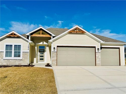 13670 Nw 71st St, Parkville, MO, 64152-1174 | Card Image