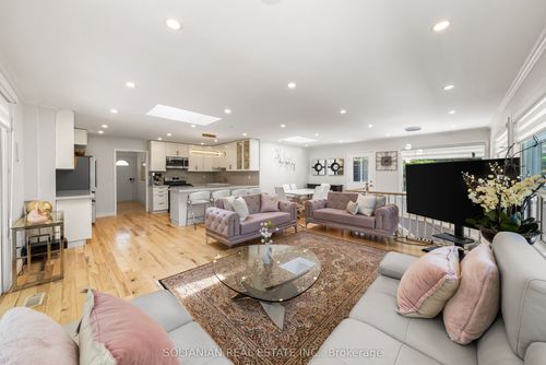 66 Lakeland Cres, Richmond Hill, ON, L4E2Z9 | Card Image