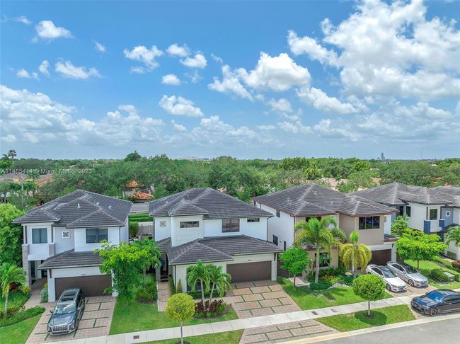 8814 Nw 154th Ter, House other with 5 bedrooms, 4 bathrooms and null parking in Miami Lakes FL | Image 31