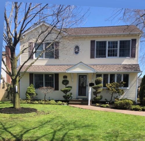1009 Huckleberry Rd, North Bellmore, NY, 11710-1913 | Card Image