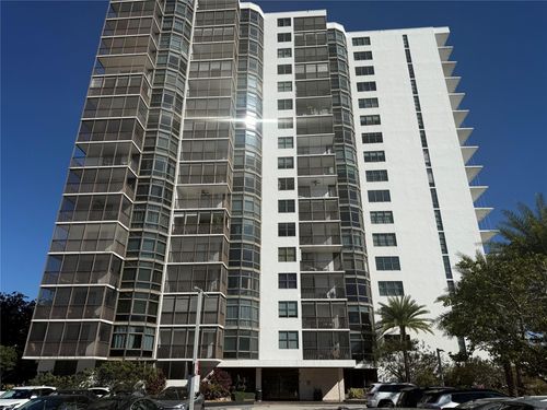 1005-3375 N Country Club Dr, Miami, FL, 33180-1670 | Card Image