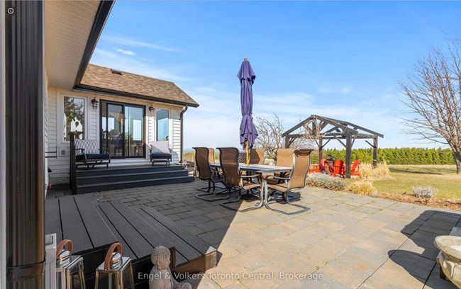 9263 County Rd, House other with 3 bedrooms, 3 bathrooms and 10 parking in Duntroon ON | Image 32