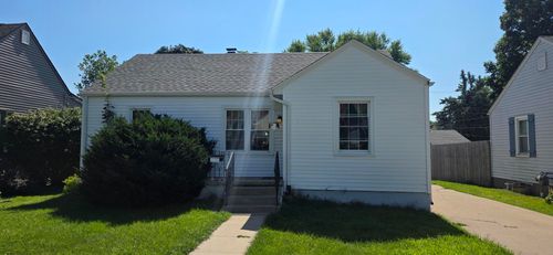 819 Park Pl, Clinton, IA, 52732-3807 | Card Image