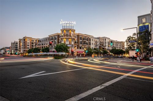 523 Americana Way, Glendale, CA, 91210 | Card Image