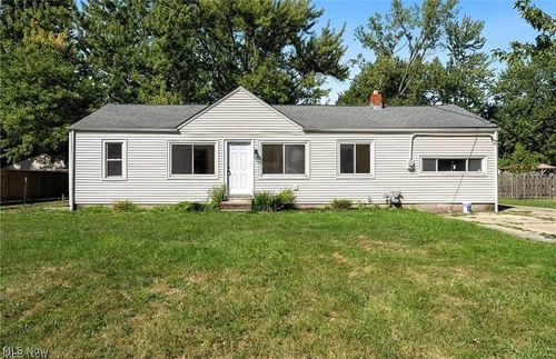 7407 Hawk Ave, Mentor, OH, 44060-3914 | Card Image