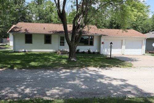 7748 E 3000 North Rd, Cornell, IL, 61319-9103 | Card Image