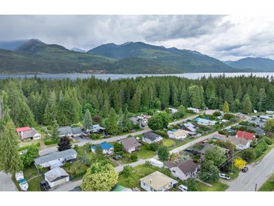 1521 Hearst Ave, House other with 2 bedrooms, 1 bathrooms and null parking in Riondel BC | Image 3