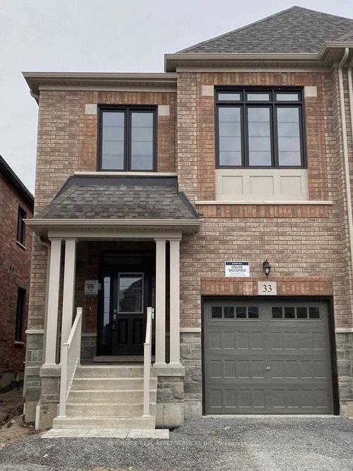 33 Macpherson St, Whitby, ON, L1P0N4 | Card Image