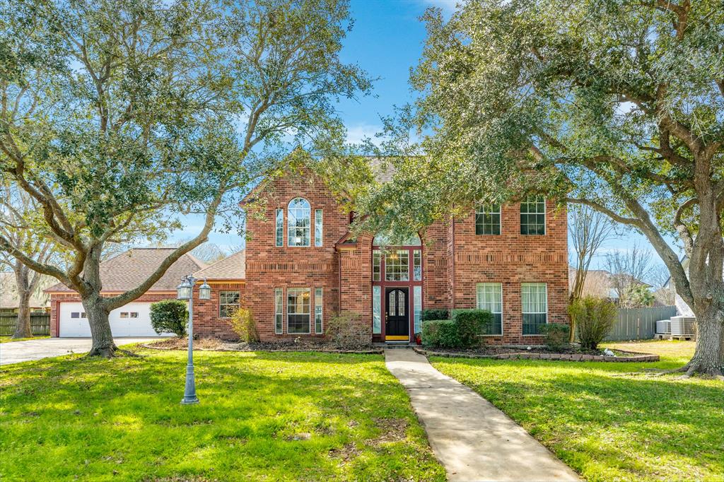 Apricot Ct, Lake Jackson, TX 77566