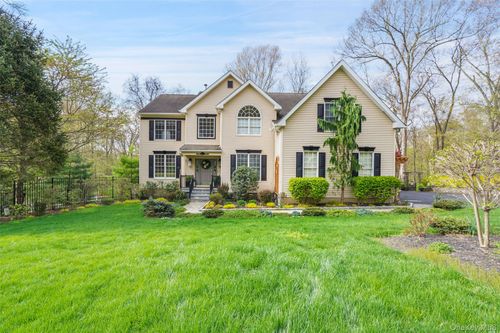61 Hallocks Run, Somers, NY, 10589-2824 | Card Image