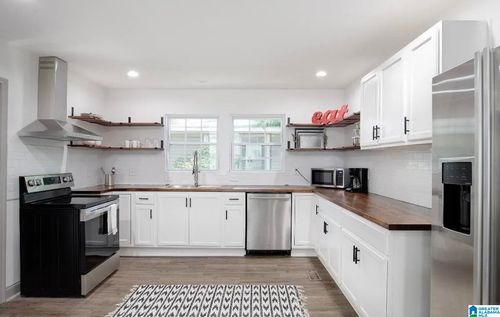 4902 3rd Ave S, BIRMINGHAM, AL, 35222-2215 | Card Image