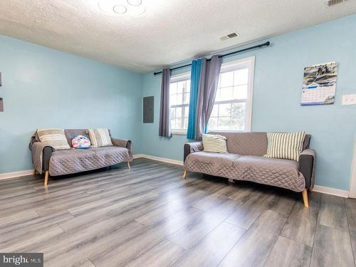 e-122-1852 Village Green Dr, LANDOVER, MD, 20785-4119 | Card Image