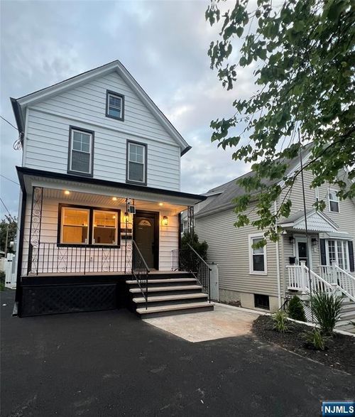 111 Autumn St, Lodi, NJ, 07644-3131 | Card Image