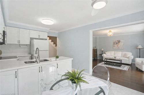 140 Fellowes Cres, Waterdown, ON, L8B0M7 | Card Image