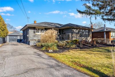 9 Regina Ave, House other with 3 bedrooms, 2 bathrooms and 3 parking in Saint Catharines ON | Image 1