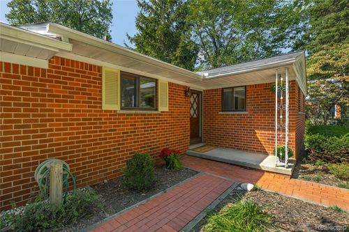 11025 Hubbell St, Livonia, MI, 48150-2968 | Card Image