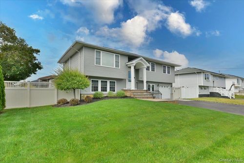 62 Bay Ave, Massapequa, NY, 11758-7846 | Card Image