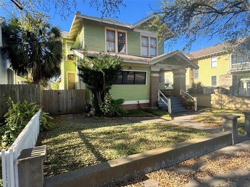 3210 Avenue Q, Galveston, TX, 77550-7634 | Card Image