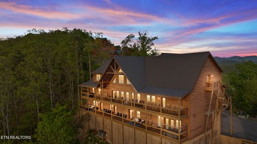 4130 Sherwood Heights Way, Pigeon Forge, TN, 37863 | Card Image
