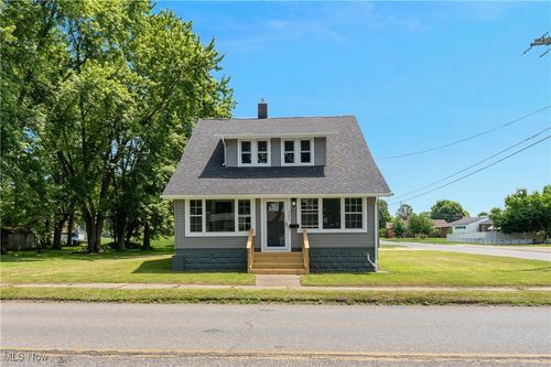 533 12th St, Campbell, OH, 44405-1247 | Card Image