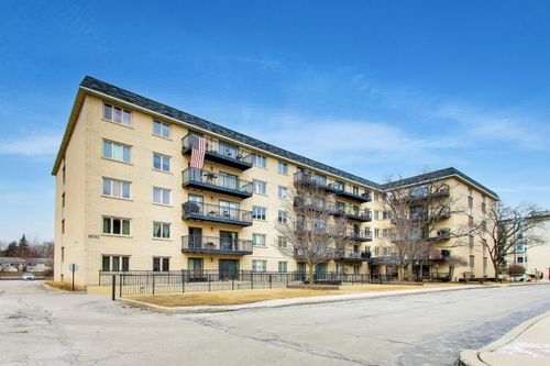 302-8610 Waukegan Rd, Morton Grove, IL, 60053-2252 | Card Image