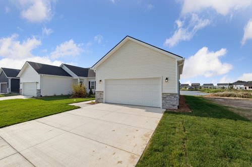 250 Marion Oaks Dr, Howell, MI, 48843-5807 | Card Image