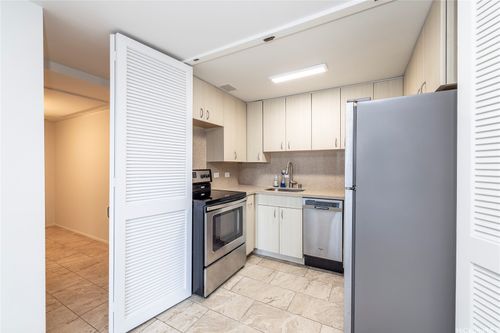 apt-16a-225 Queen St, Honolulu, HI, 96813-4639 | Card Image